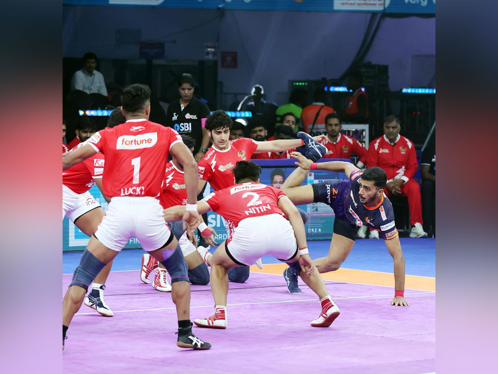 Players in action during the match (Photo: PKL) 