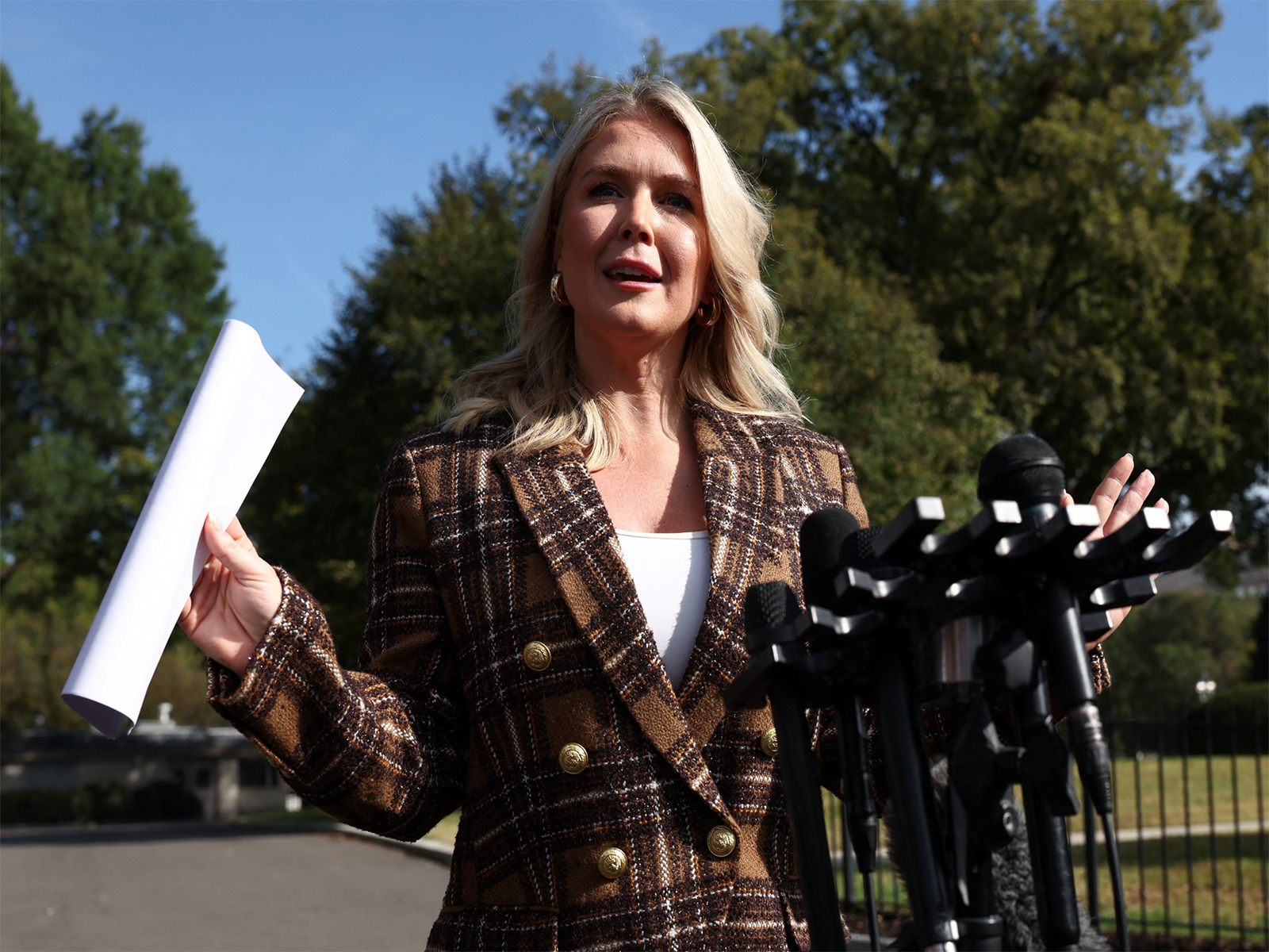 White House press secretary Karoline Leavitt speaks to reporters outside the West Wing of the White House  (Photo/Reuters)