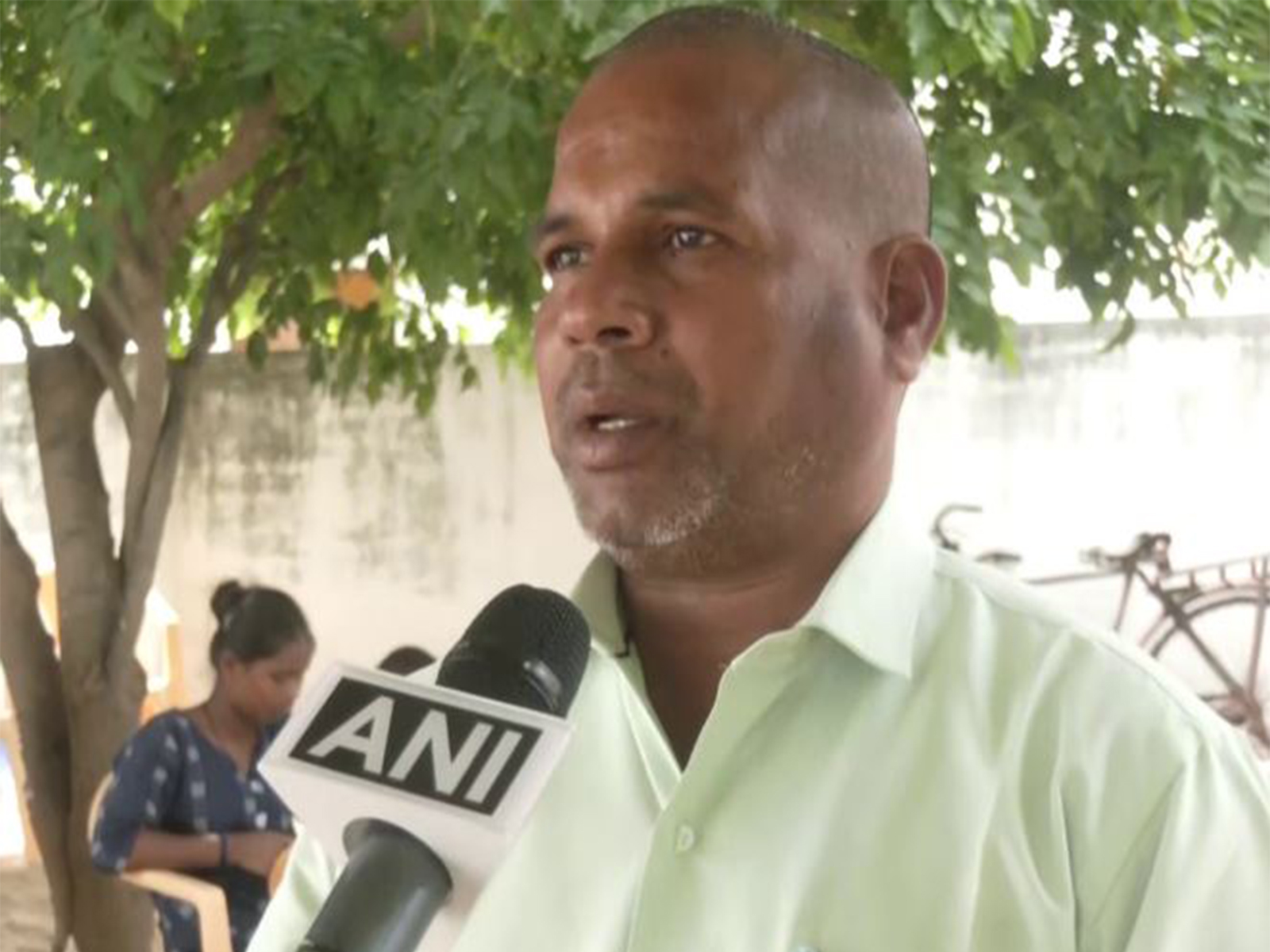 Saktivel, whose wife and daughter died in the Karur stampede (Photo/ANI) Saktivel, whose wife and daughter died in the Karur stampede (Photo/ANI)