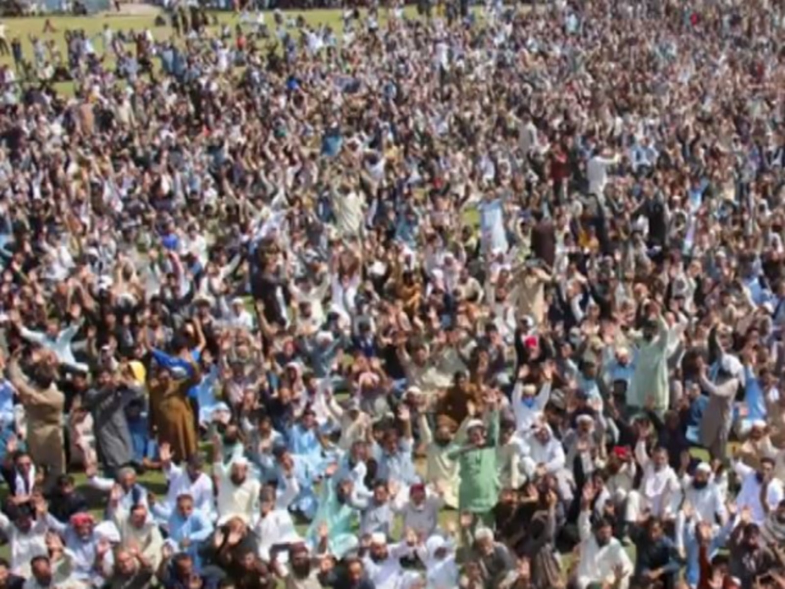 People attending funeral of those killed in PoJK (Photo/ Reuters) People attending funeral of those killed in PoJK (Photo/ Reuters)