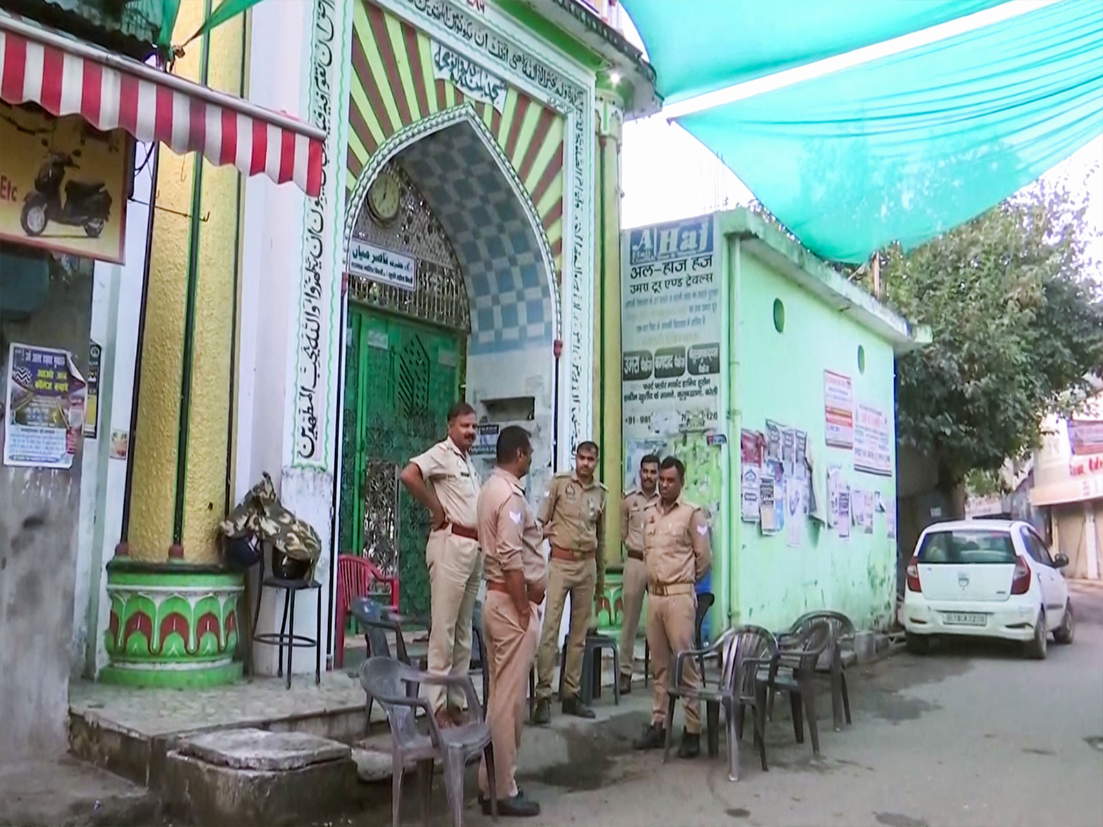 Police personnel deployed near Masjid  during Friday prayers in UP (Photo/ANI)
