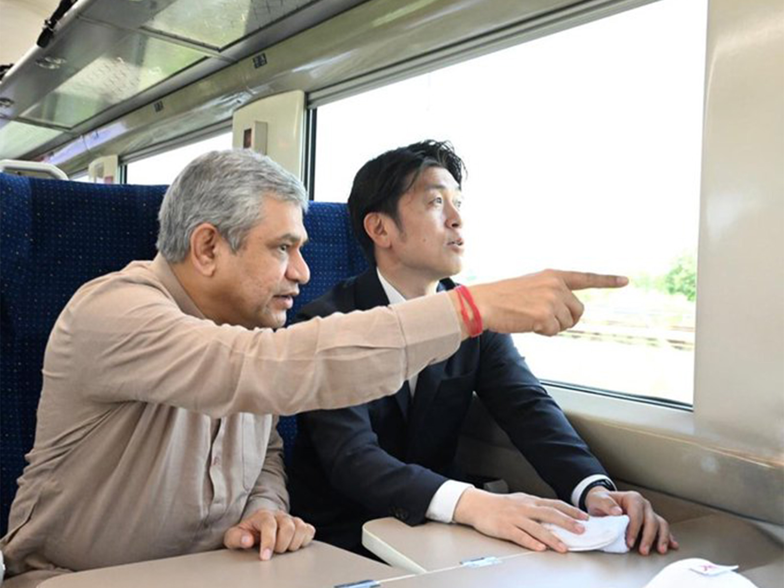 Railways Minister Ashwini Vaishnaw and Japan’s Minister of Land, Infrastructure, Transport and Tourism Hiromasa Nakano (Photo/X@AshwiniVaishnaw)