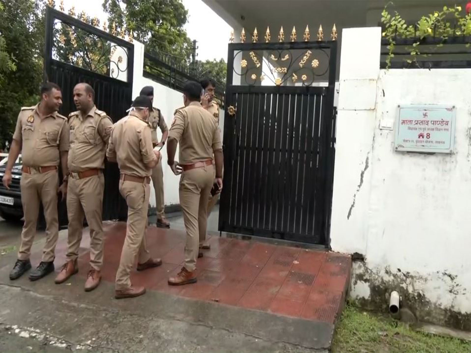 Police deployed ahead of a visit of a SP delegation to  Bareilly (Photo/ANI)