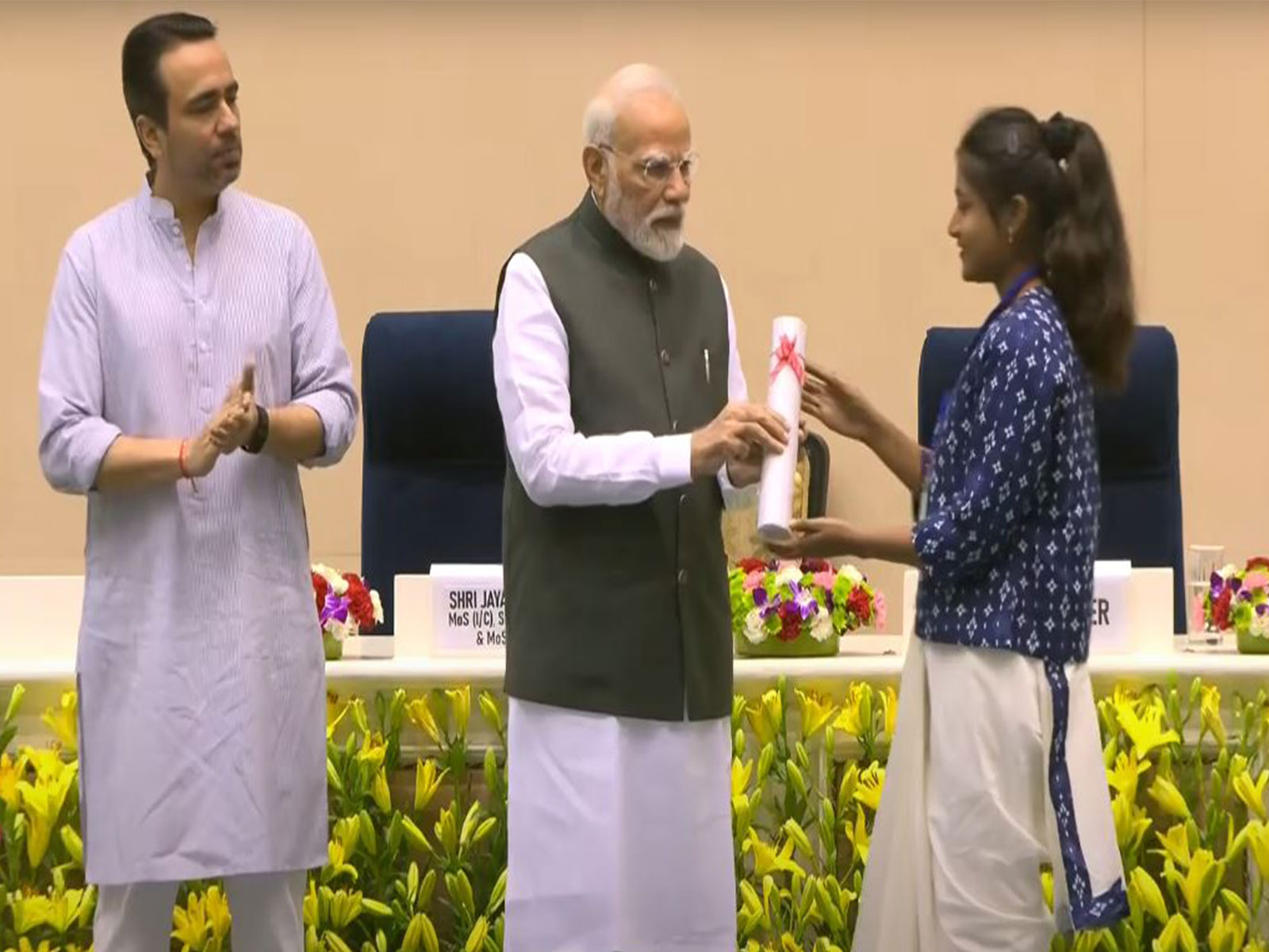 PM Narendra Modi felicitates toppers from ITIs (Photo/DD)