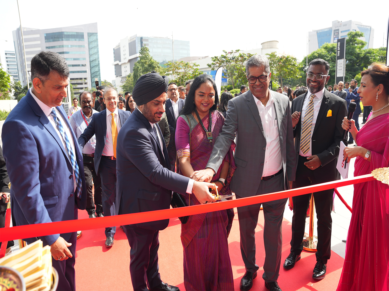 Mr. Sandeep Batra, Head, International Wealth and Premier Banking, HSBC India, inaugurates new branch in HITEC City, Hyderabad Mr. Sandeep Batra, Head, International Wealth and Premier Banking, HSBC India, inaugurates new branch in HITEC City, Hyderabad