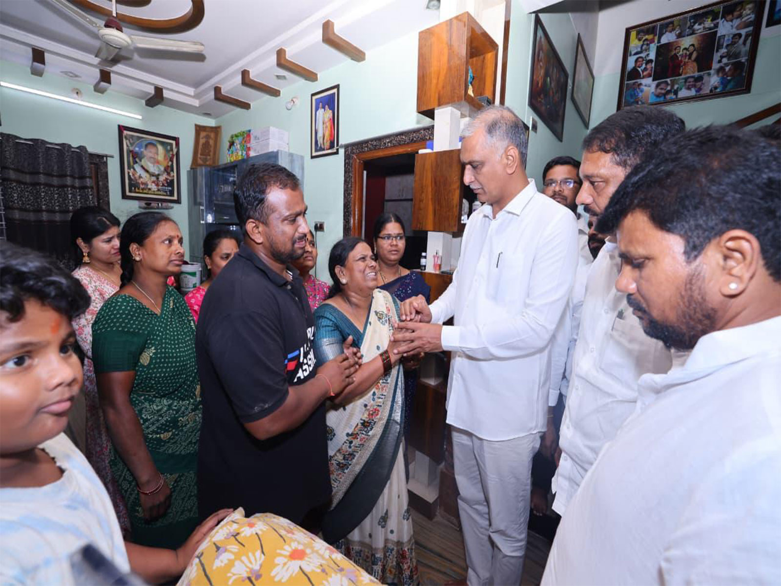 BRS MLA Harish Rao consoles family of Telangana student Chandrasekhar Pole, who was shot dead in Dallas, US. (Photo: X/@BRSHarish) BRS MLA Harish Rao consoles family of Telangana student Chandrasekhar Pole, who was shot dead in Dallas, US. (Photo: X/@BRSHarish)