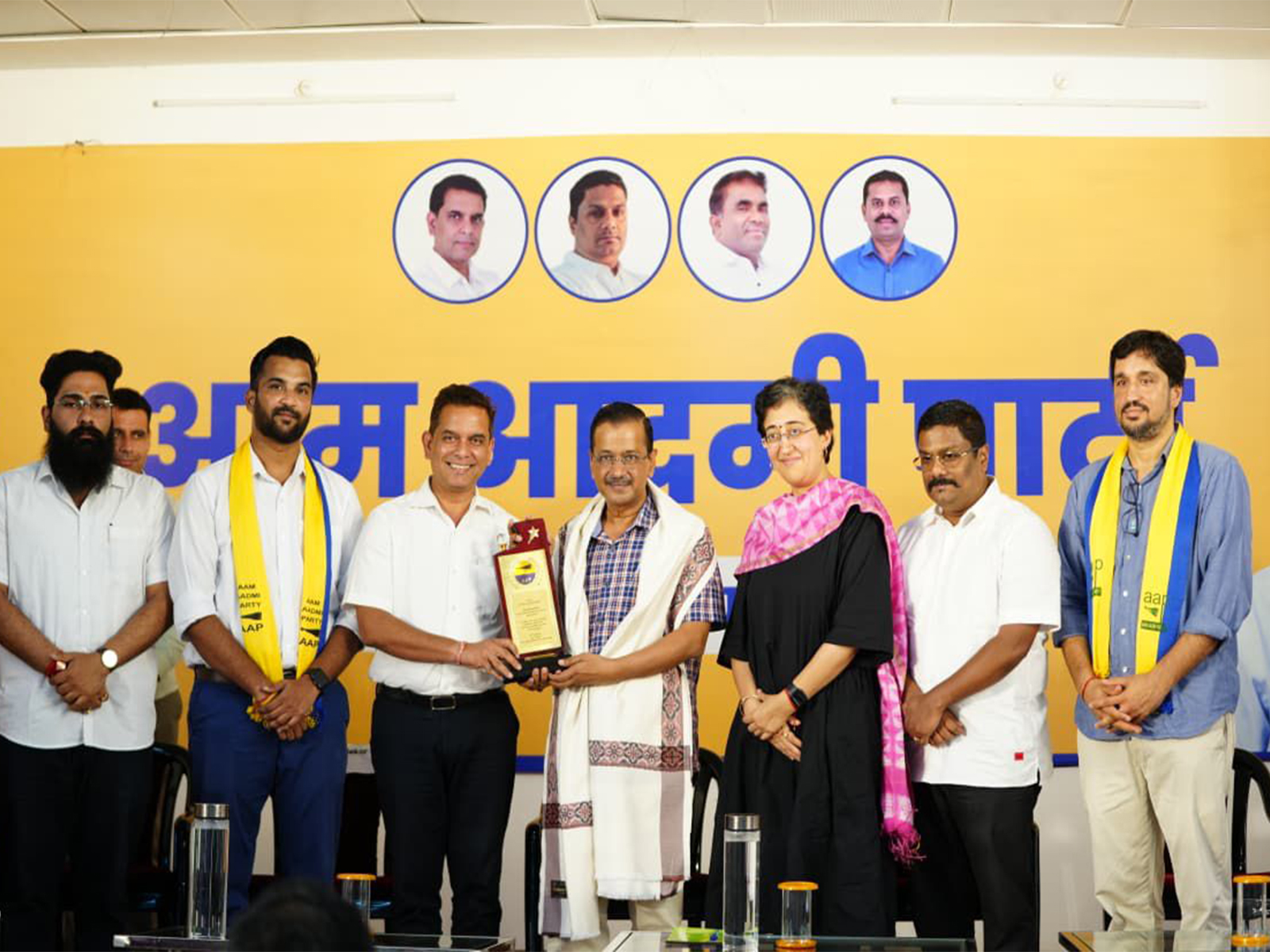 Aam Aadmi Party (AAP) National Convenor Arvind Kejriwal along with party leaders (Photo/ANI)