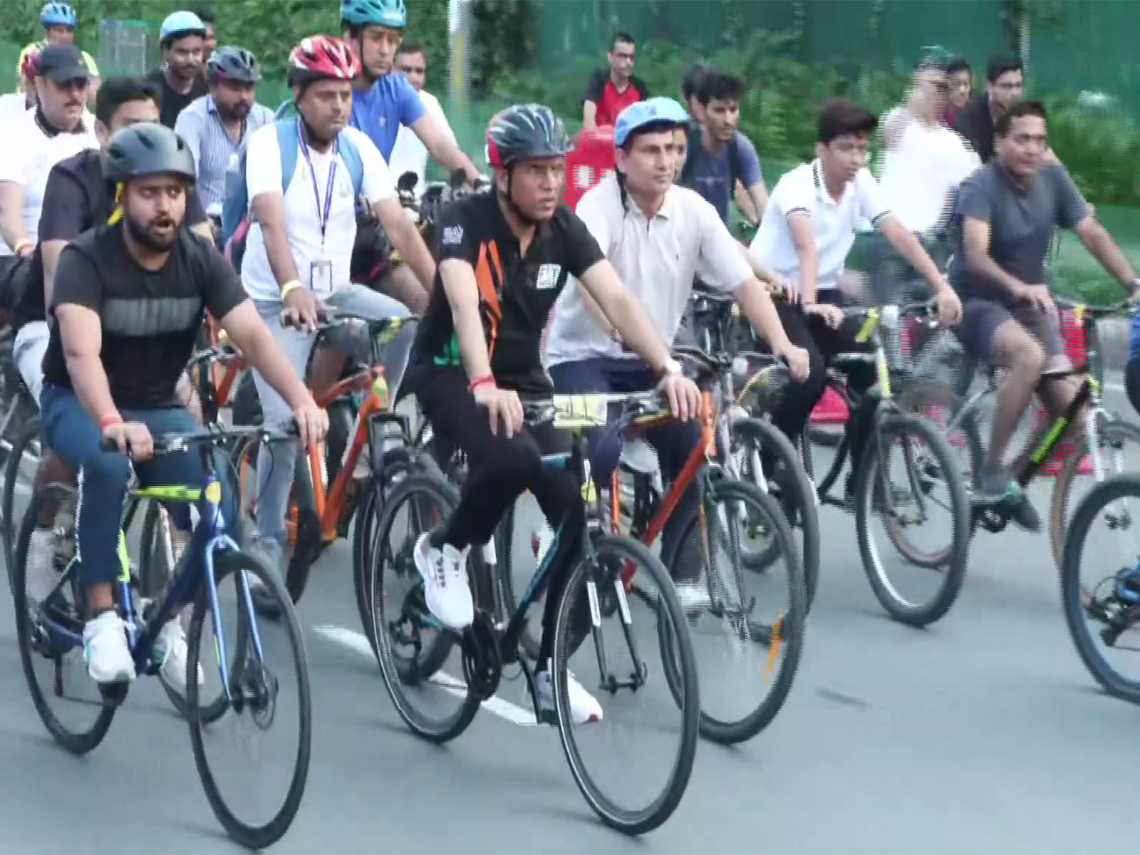 Union Minister Mansukh Mandaviya participates in 'Sundays on Cycle' in Delhi (Photo/ANI)