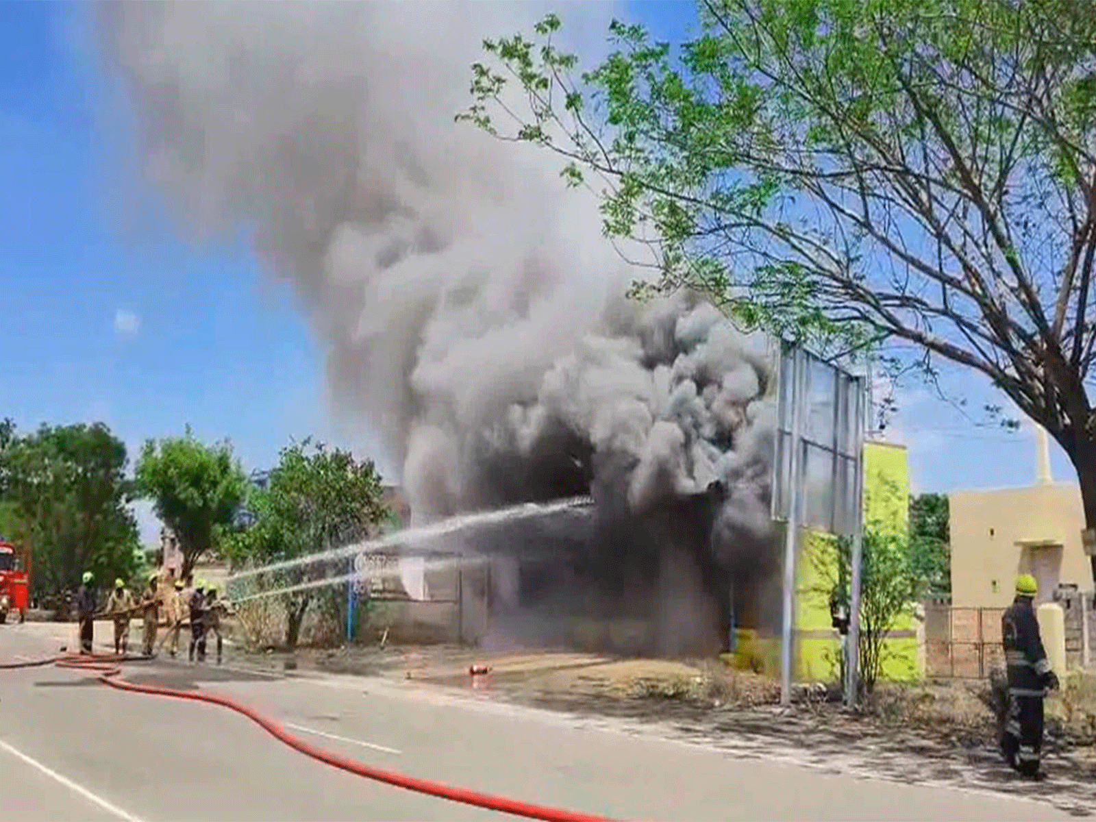 Massive blaze at fireworks shop in Mayiladuthurai, Tamil Nadu. (Photo/ANI)