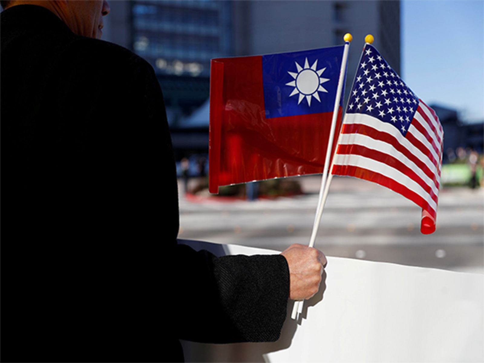 Taiwan-US flags (Photo/Reuters)