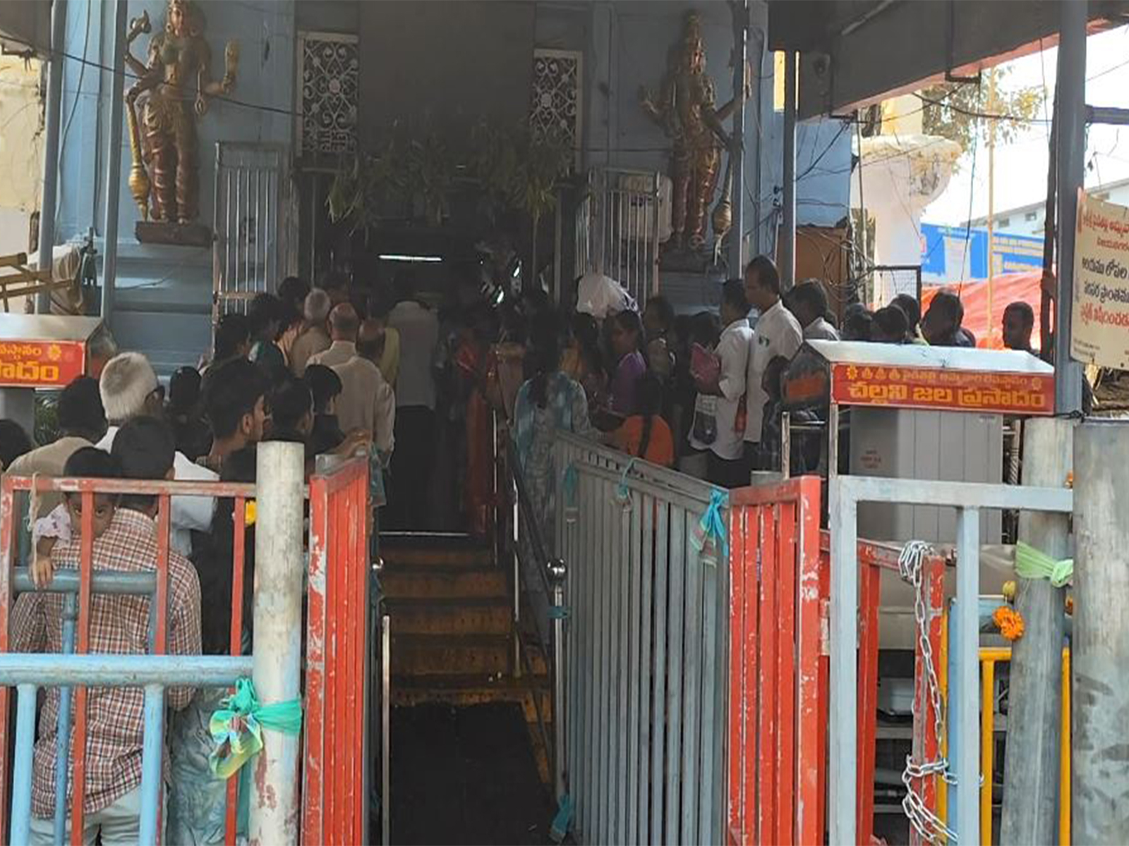 Goa Governor Ashok Gajapathi Raju offers prayers to Goddess Pyditalli Ammavaru (Photo/ANI)