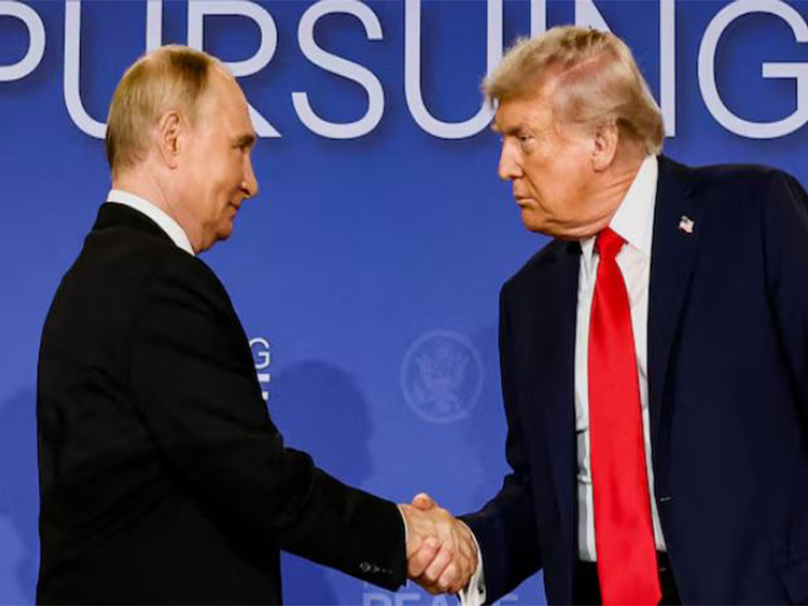 Russian President Vladimir Putin (on left) and US President Donald Trump (File Photo/Reuters)