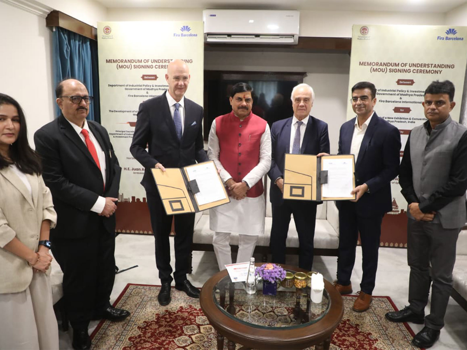 MoU exchange between Madhya Pradesh and Spain’s Fira Barcelona International (Photo/DPR)