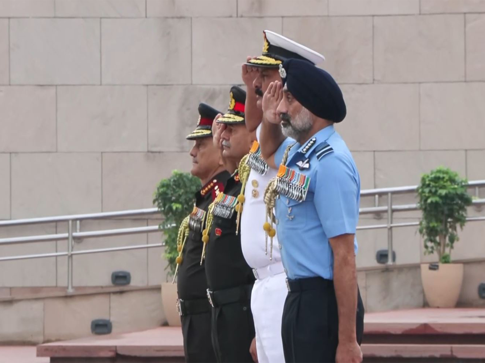 CDS, along with the chiefs of the Indian Air Force, Army and Navy, pay tribute at the National War Memorial (Photo/ANI)
