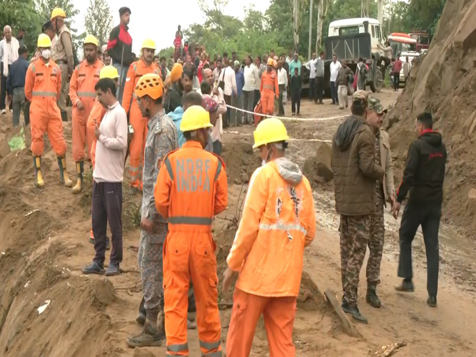 Rescue operations underway in Bilaspur (Photo/ANI) Rescue operations underway in Bilaspur (Photo/ANI)