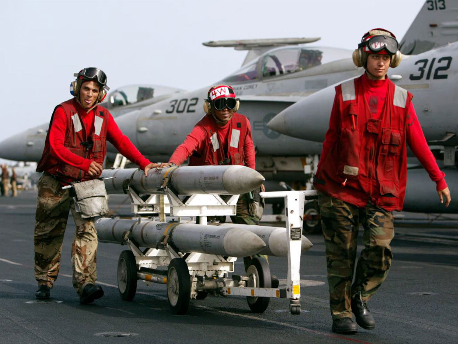 AIM-120 AMRAAM air-to-air intercept missiles are wheeled past fighter jets on the deck of the USS Kitty Hawk (File Photo/ Reuters) AIM-120 AMRAAM air-to-air intercept missiles are wheeled past fighter jets on the deck of the USS Kitty Hawk (File Photo/ Reuters)