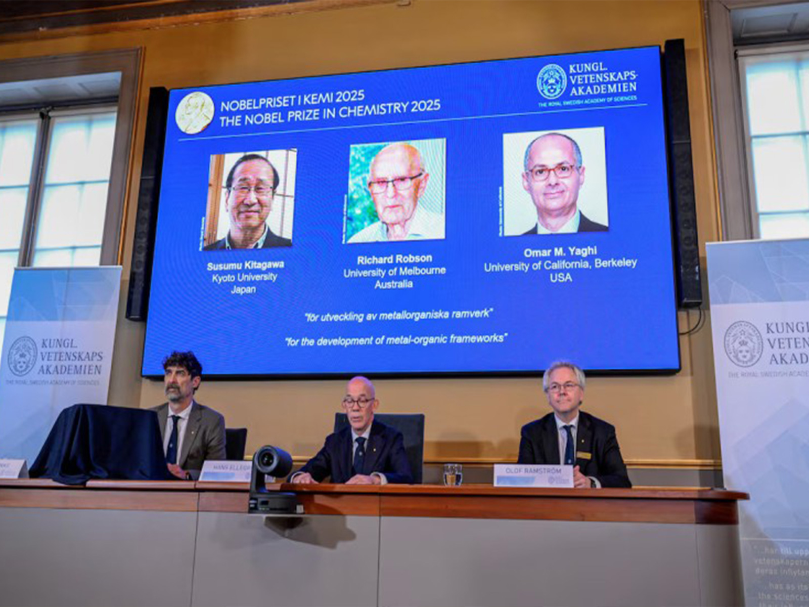 A screen displays the 2025 Nobel Chemistry laureates Susumu Kitagawa, Richard Robson, and Omar M Yaghi during the announcement at the Royal Swedish Academy of Sciences in Stockholm, Sweden. (Photo/Reuters)
