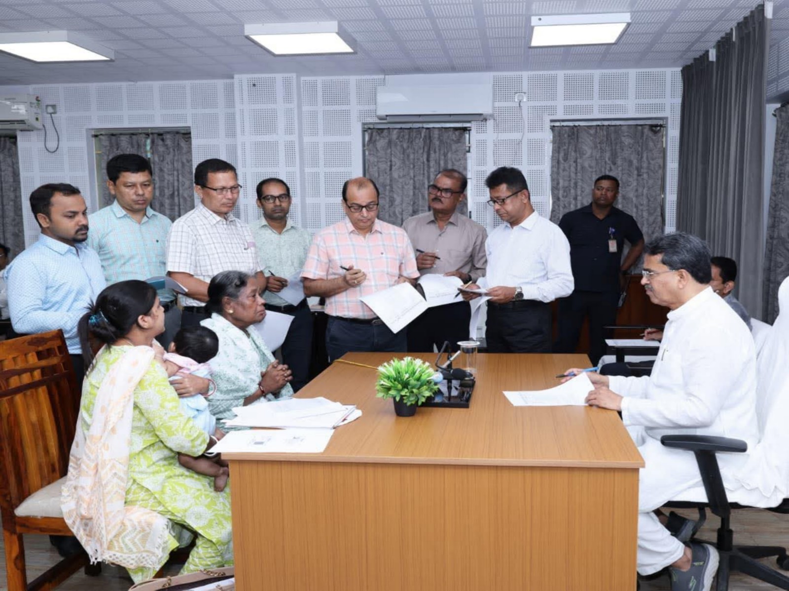 Manik Saha conducts Mukhyamantri Samipeshu program (Photo/TripuraCMO)