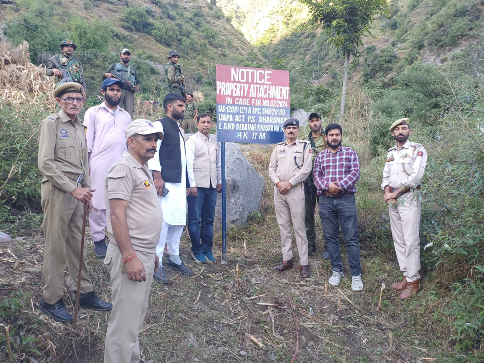 Ramban police attach over 6 Kanal land belonging to exfiltrated terrorists under UAPA (Photo/Ramban Police)
