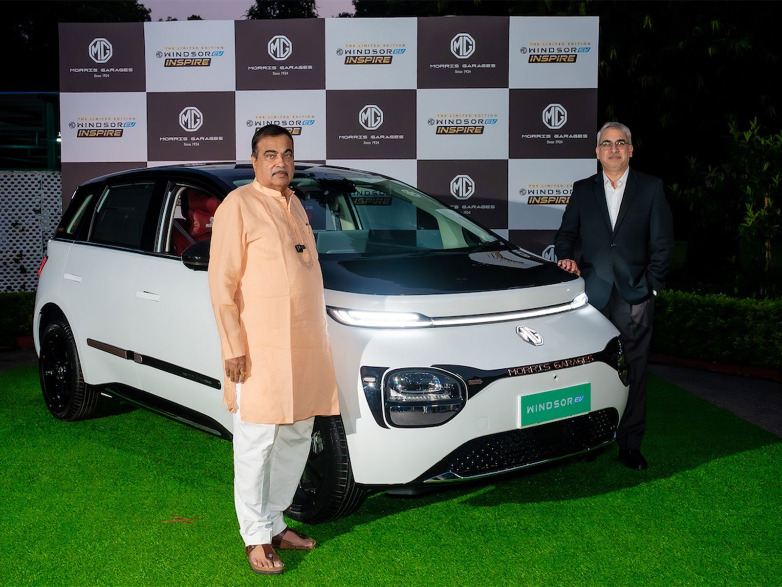 Shri Nitin Gadkari, Union Minister of Road Transport & Highways with Anurag Mehrotra, Managing Director, JSW MG Motor India