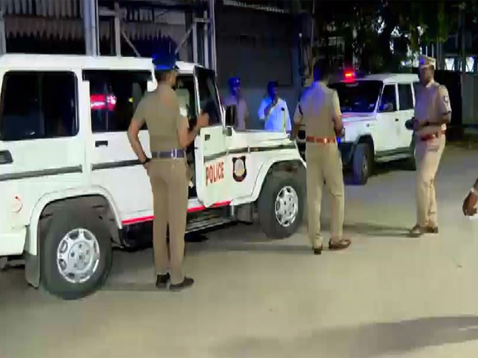 Police team at Puthiya Thalaimurai office(Photo/ANI) Police team at Puthiya Thalaimurai office(Photo/ANI)