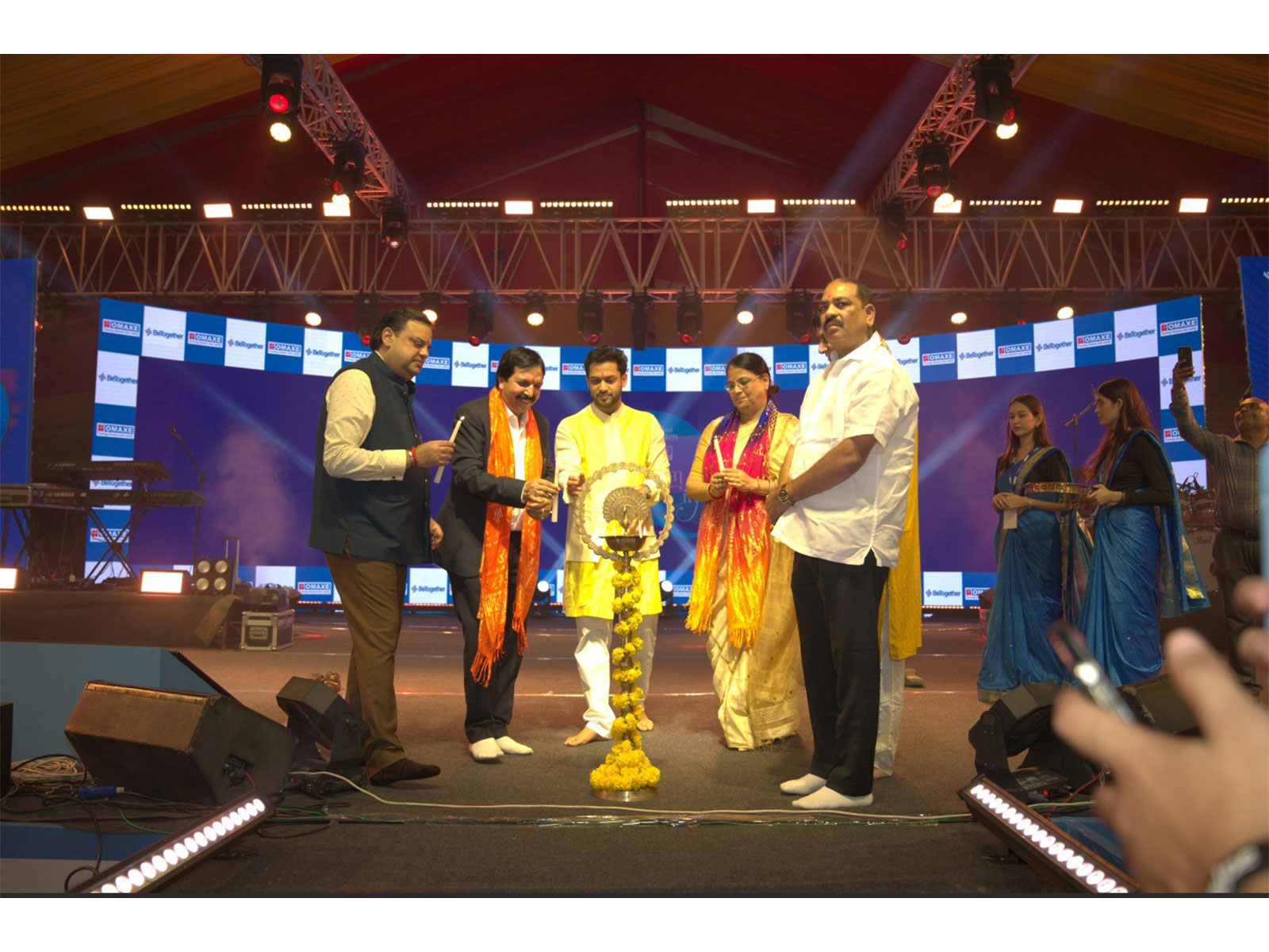 ‘Vishwas ka Sangam – Gala Night’ at Omaxe Sangam City: Aastha Gill and Sugandha Mishra enthrall the audience