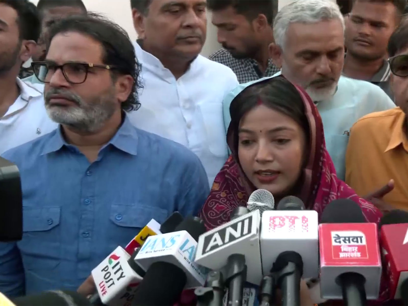 Jyoti Singh meets Jan Suraaj Founder Prashant Kishor in Patna (Photo/ANI)