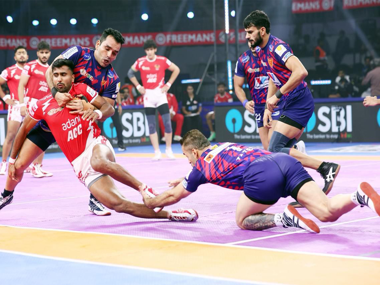 Players in action during the match (Photo: PKL) 