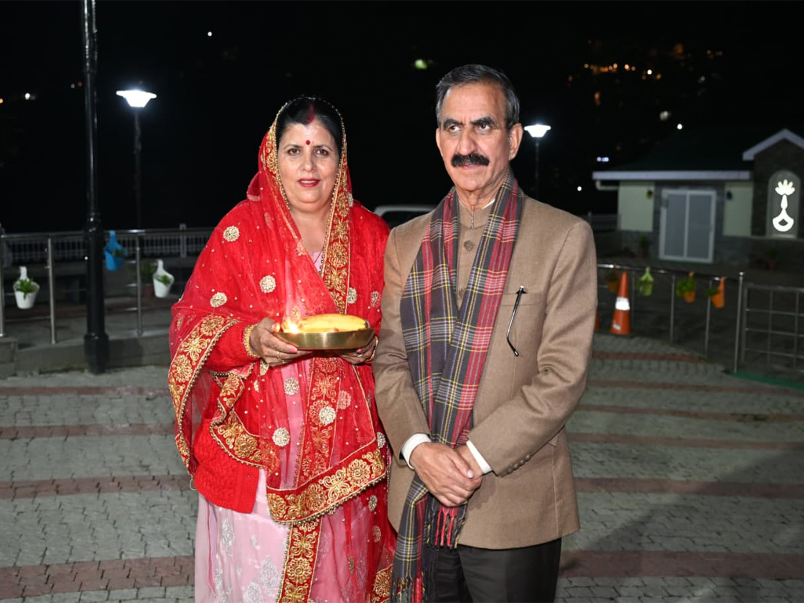 Himachal CM Sukhvinder Singh Sukhu with his wife (Photo/Facebook/Sukhvinder Singh Sukhu)