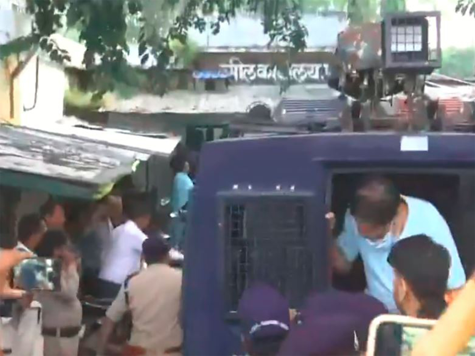 Sresan Pharma owner Ranganathan brought to Parasia court. (Photo/ANI)