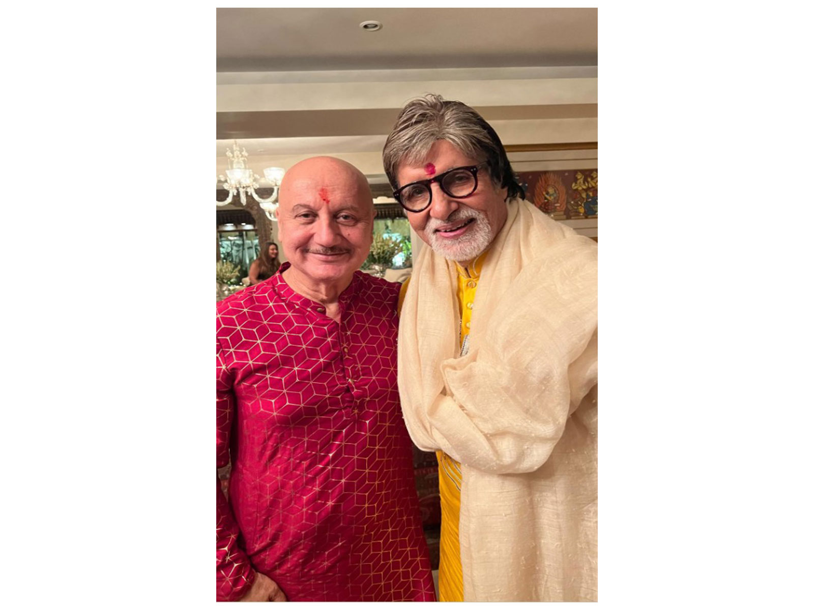 Anupam Kher, Amitabh Bachchan (Image source: Instagram/ @anupampkher)