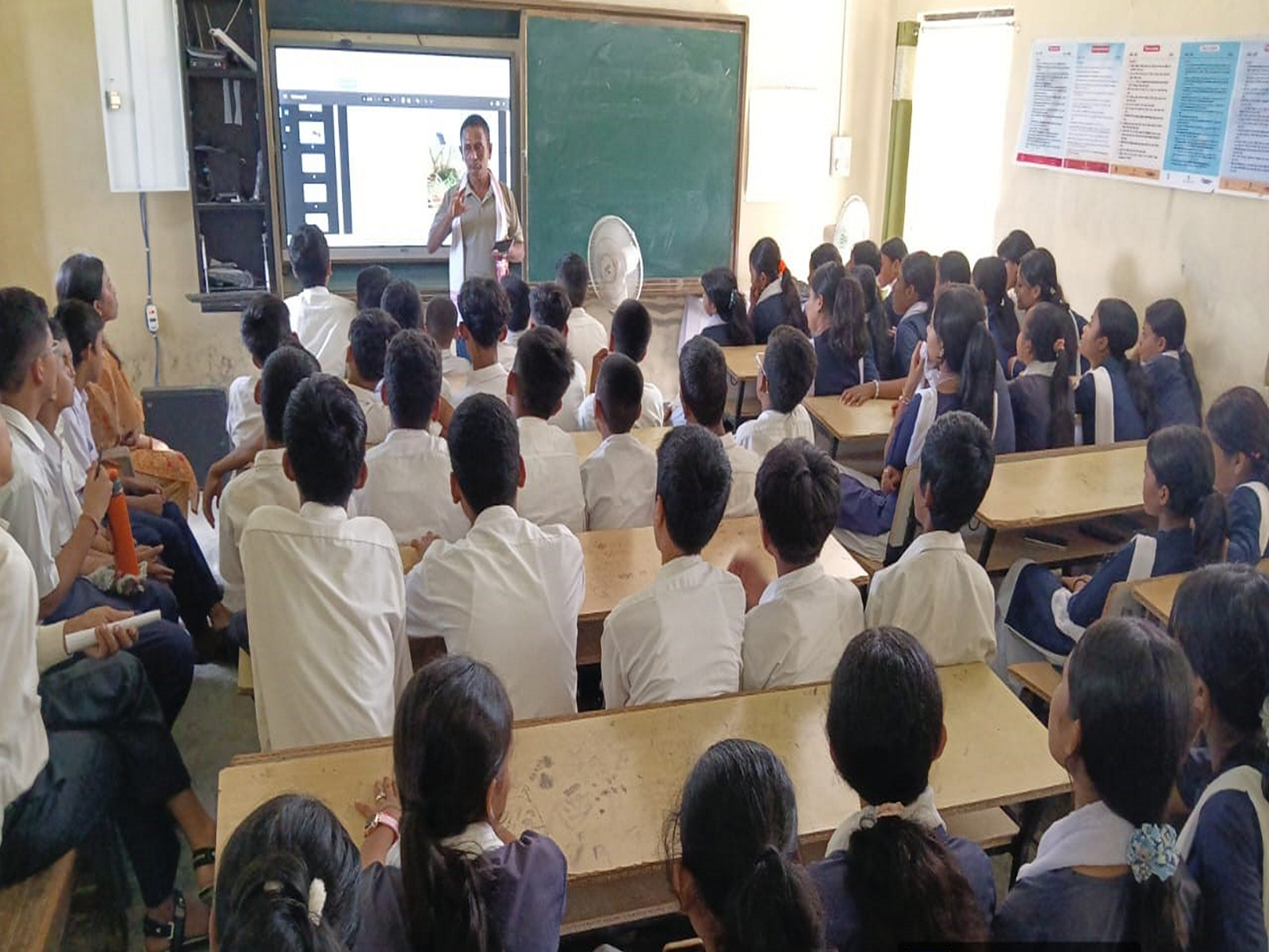 'Hogun Mitra' campaign in Sivasagar educates future stewards on vultures. (Photo/ANI)