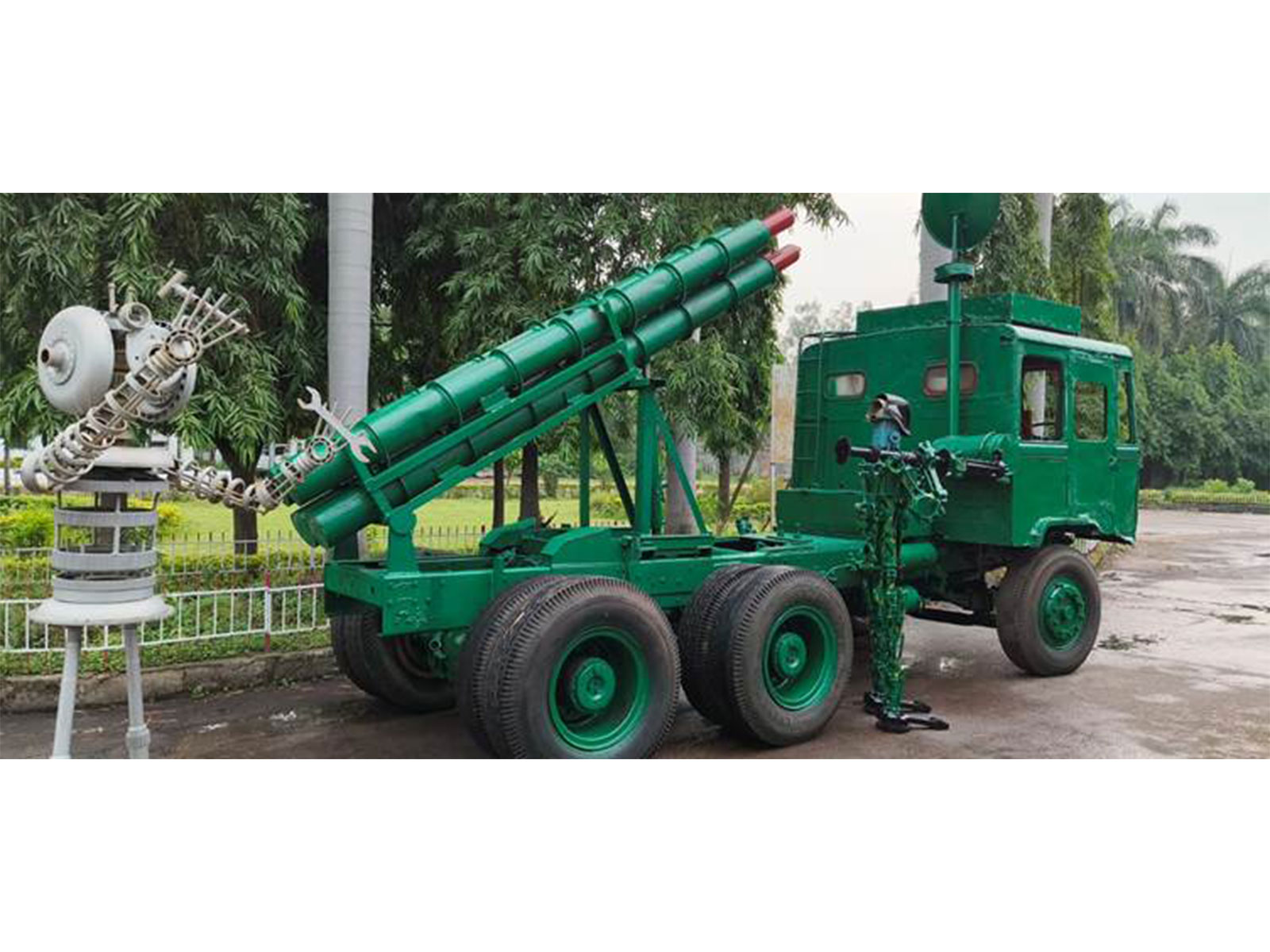 SECL prepared S-400 missile system model from scrap under Special Campaign 5.0 (Photo/PIB)