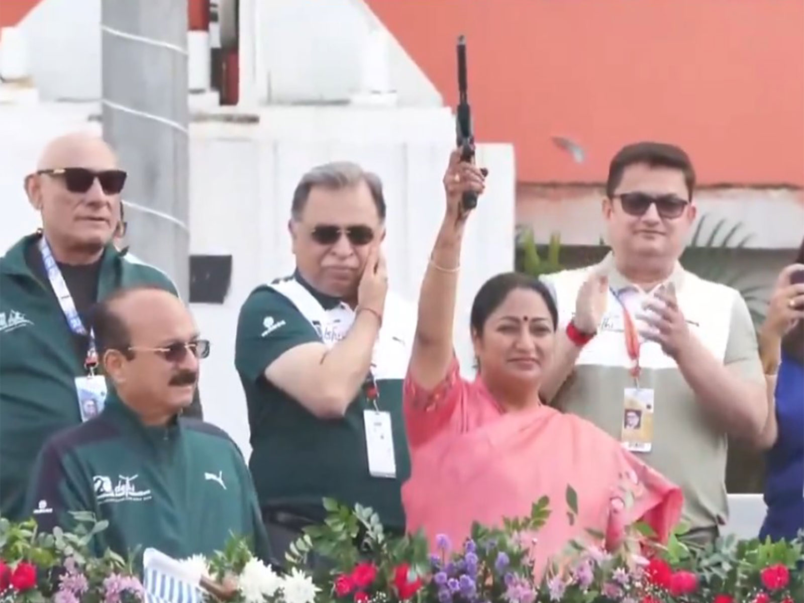 Delhi CM Rekha Gupta flags off Delhi Half Marathon 2025 (Photo: ANI)