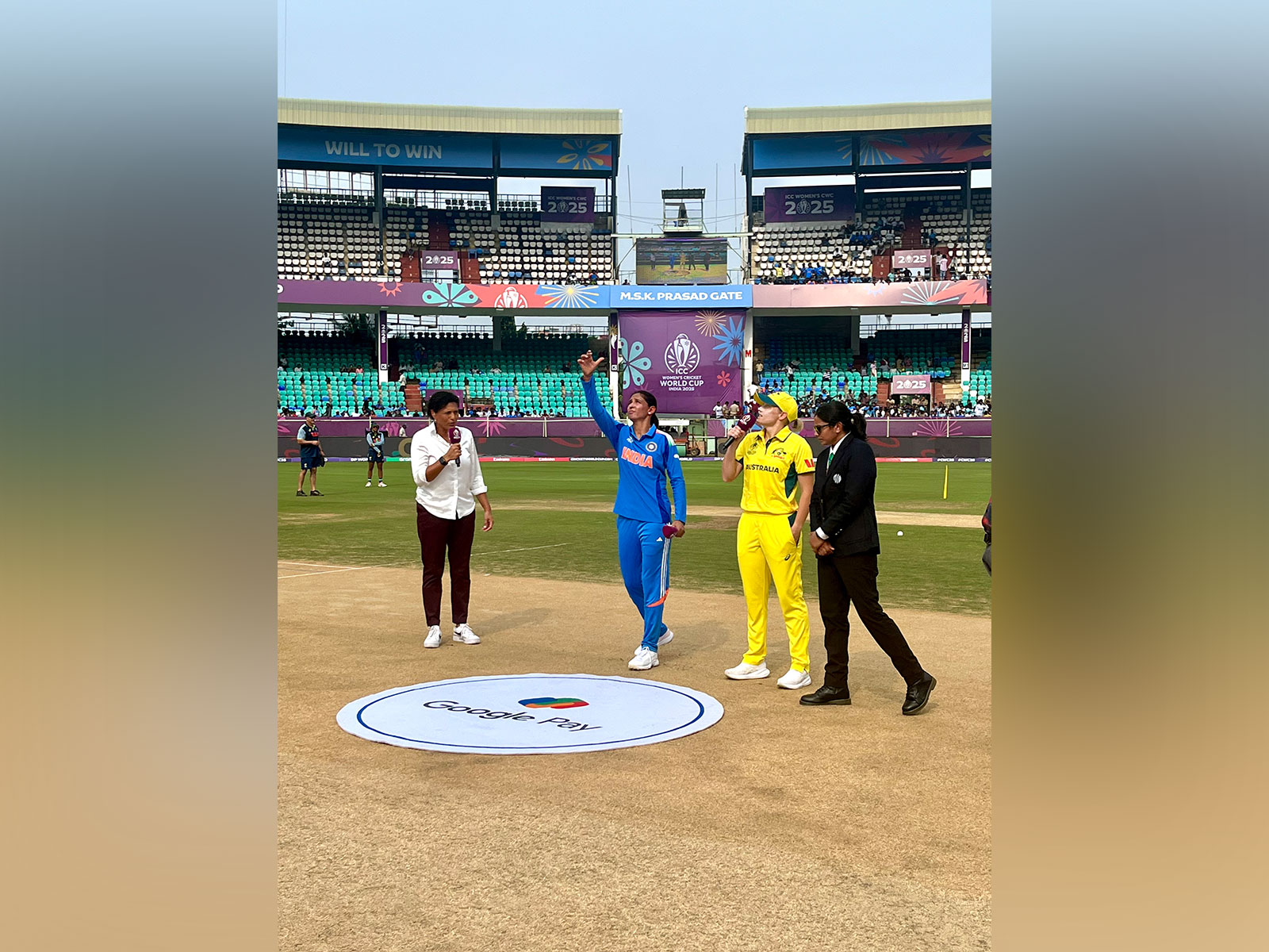Harmanpreet Kaur and Alyssa Healy (Photo: X/@BCCIWomen)