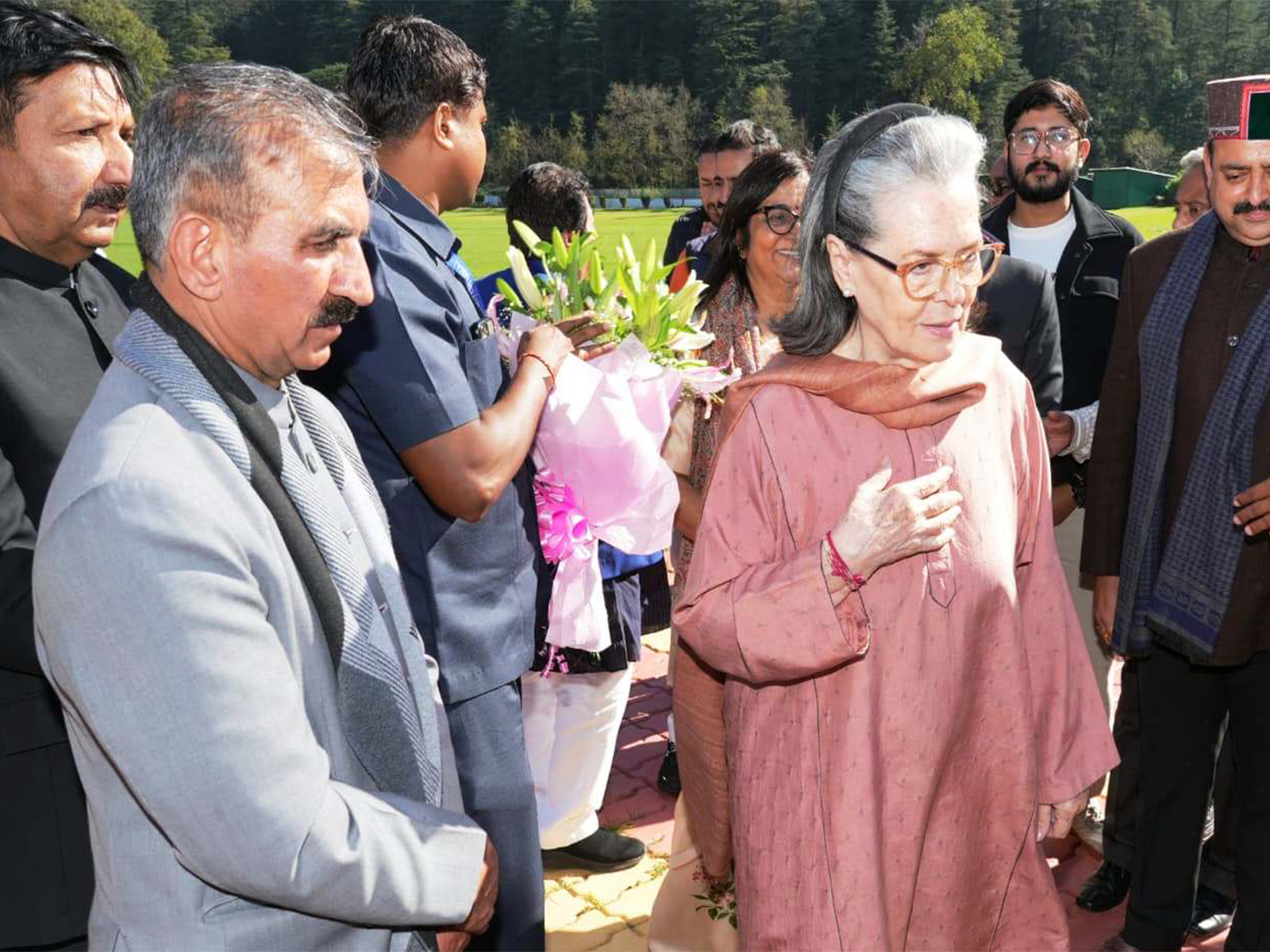 CM Sukhu welcomes Sonia Gandhi in Shimla (Photo/Himachal CMO)