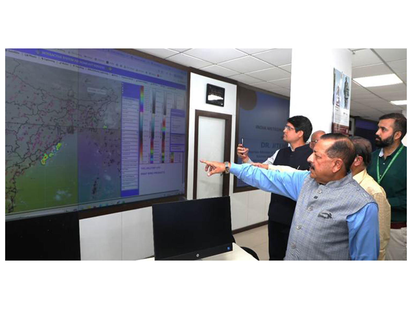 Union Minister of State (Independent Charge) for Science and Technology, Earth Sciences, Jitendra Singh, visited the India Meteorological Department. (Photo/PIB)