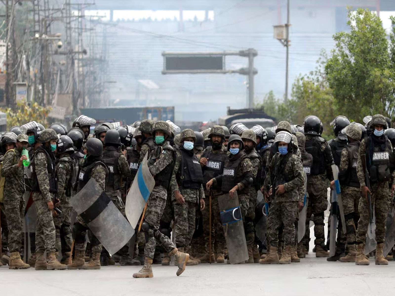Security personnel stand guard during a TLP protest in Punjab as authorities reopen major roads amid ongoing demonstrations toward Islamabad. (File Photo/Reuters)