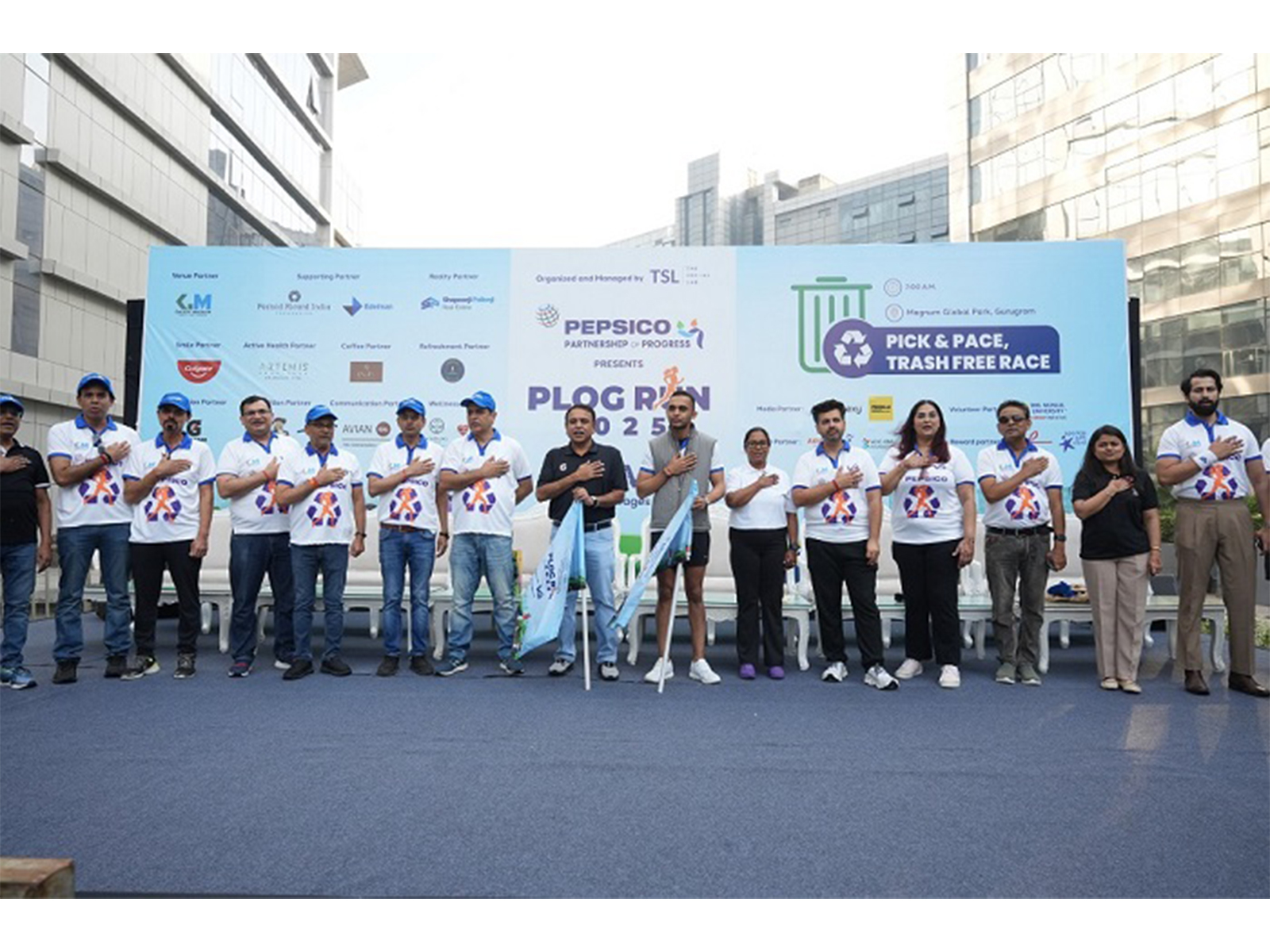 Jagrut Kotecha, CEO, PepsiCo India and South Asia and partners take the lead in driving the sustainability pledge for the Plog Run