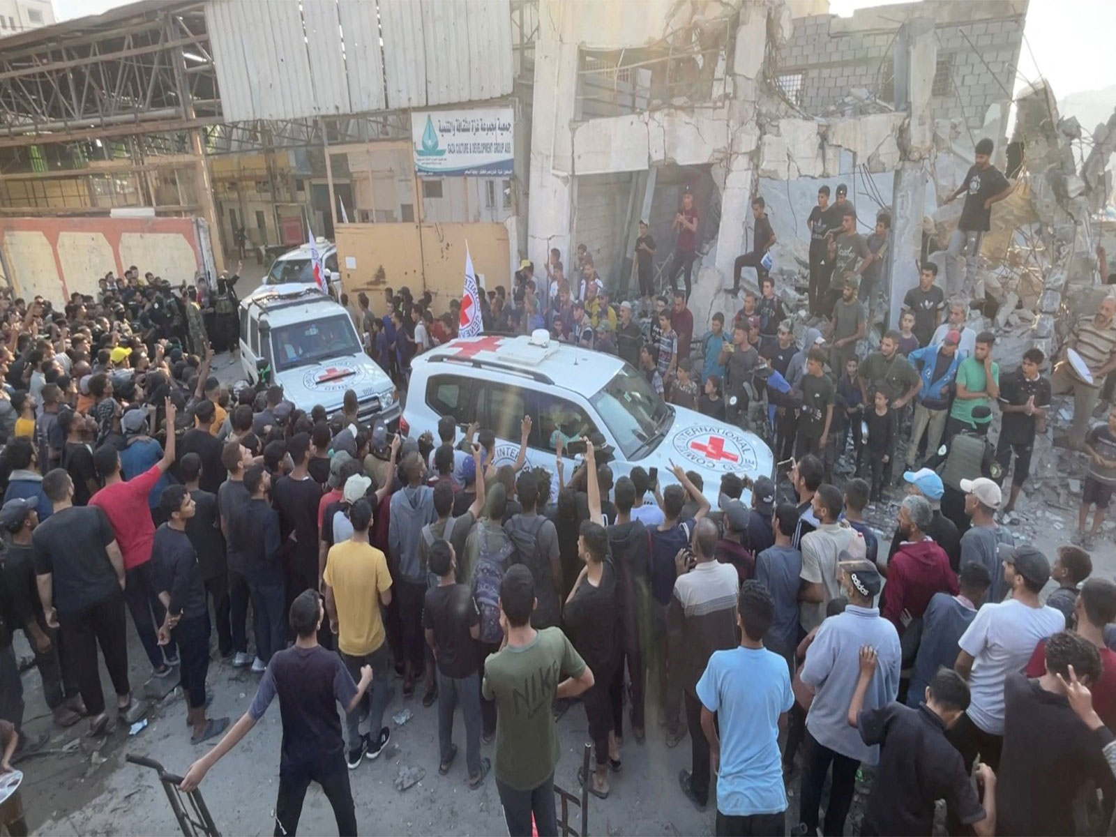 Red cross vehicle in Gaza (Photo/Reuters)