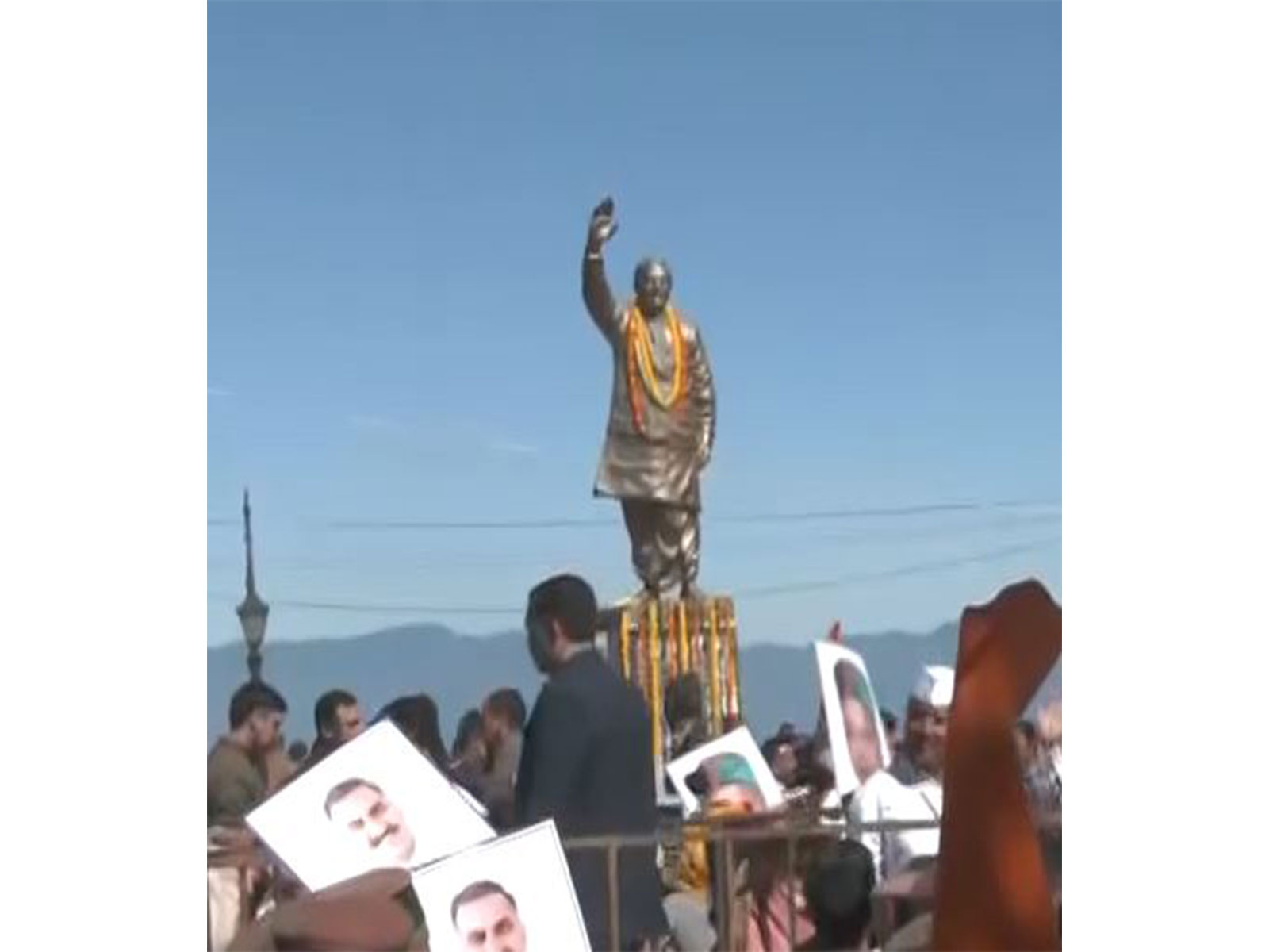 Statue of former Chief Minister Vibhadra Singh (Photo/ANI)