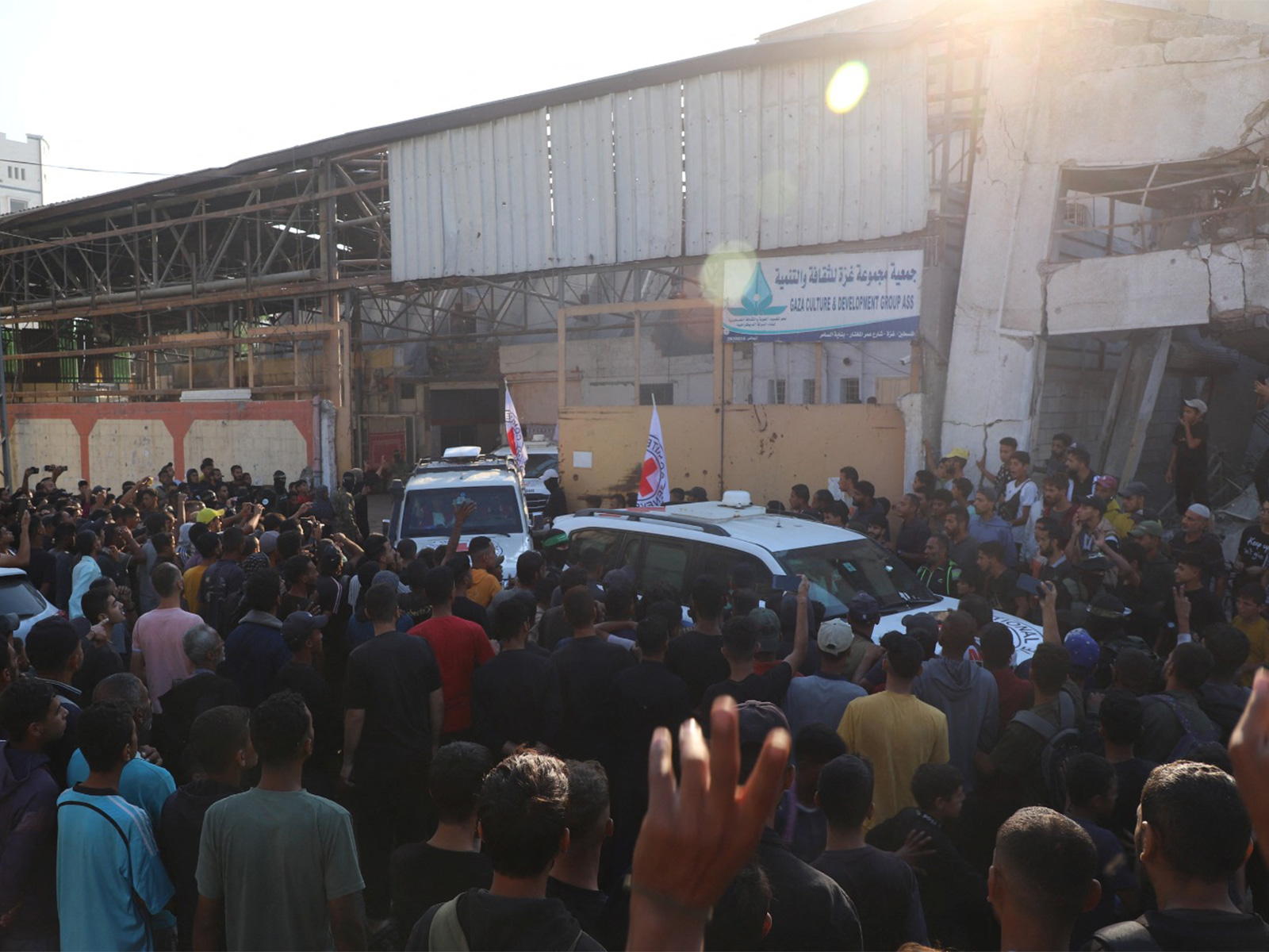 Red cross vehicle leaves Gaza with hostages (Photo/Reuters)