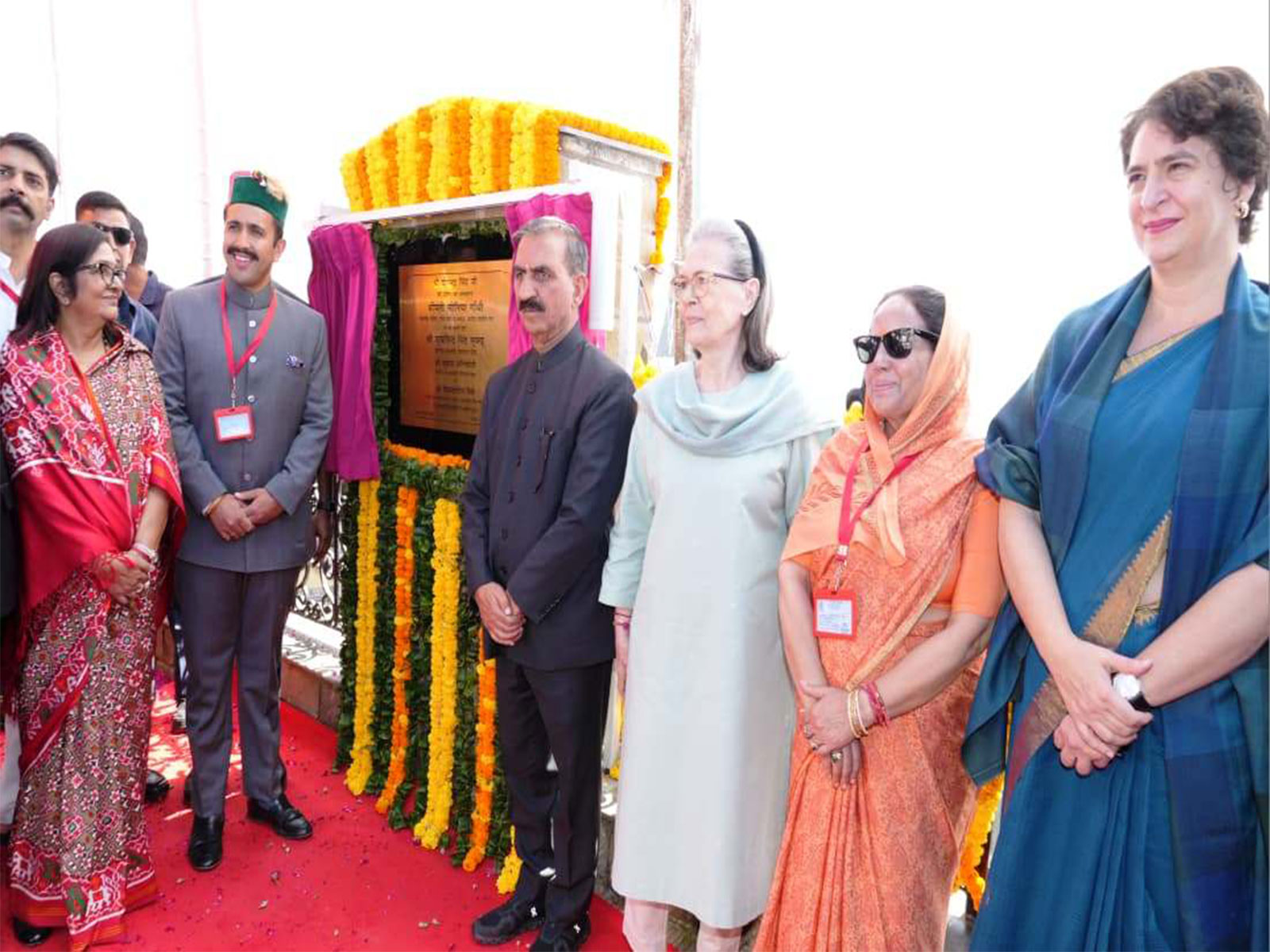 Himachal CM and Congress leaders at unveiling of statue of former CM late Virbhadra Singh (Photo/ANI)