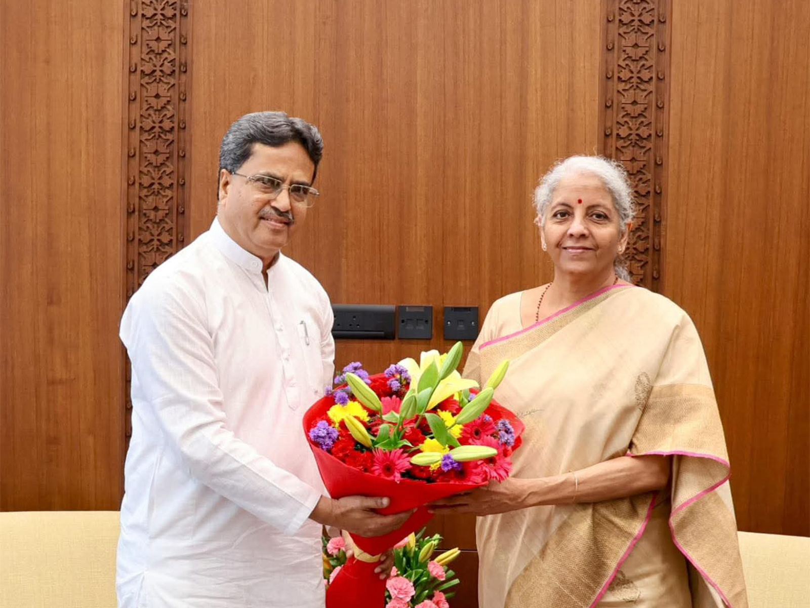 Tripura Chief Minister Manik Saha meets Union Finance Minister Nirmala Sitharaman in Delhi (Photo/Tripura CMO)