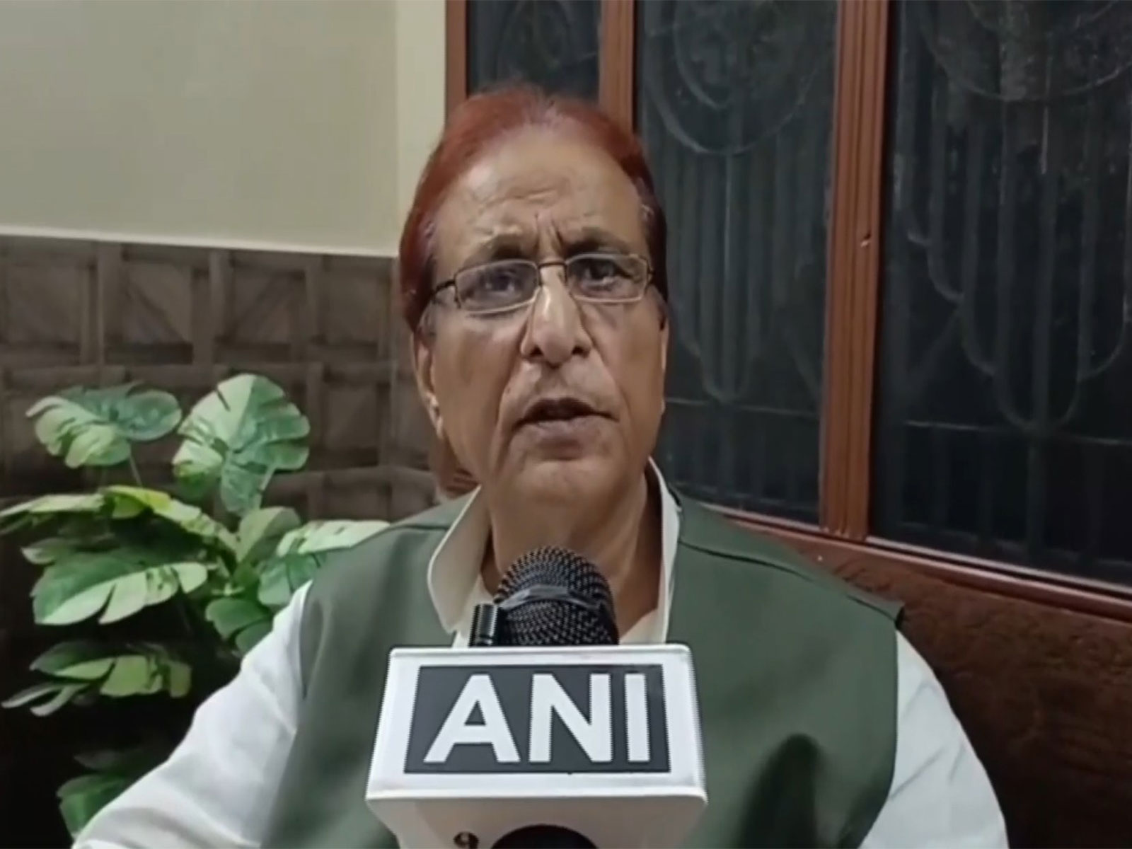 Senior Samajwadi Party (SP) leader Azam Khan (Photo/ANI)