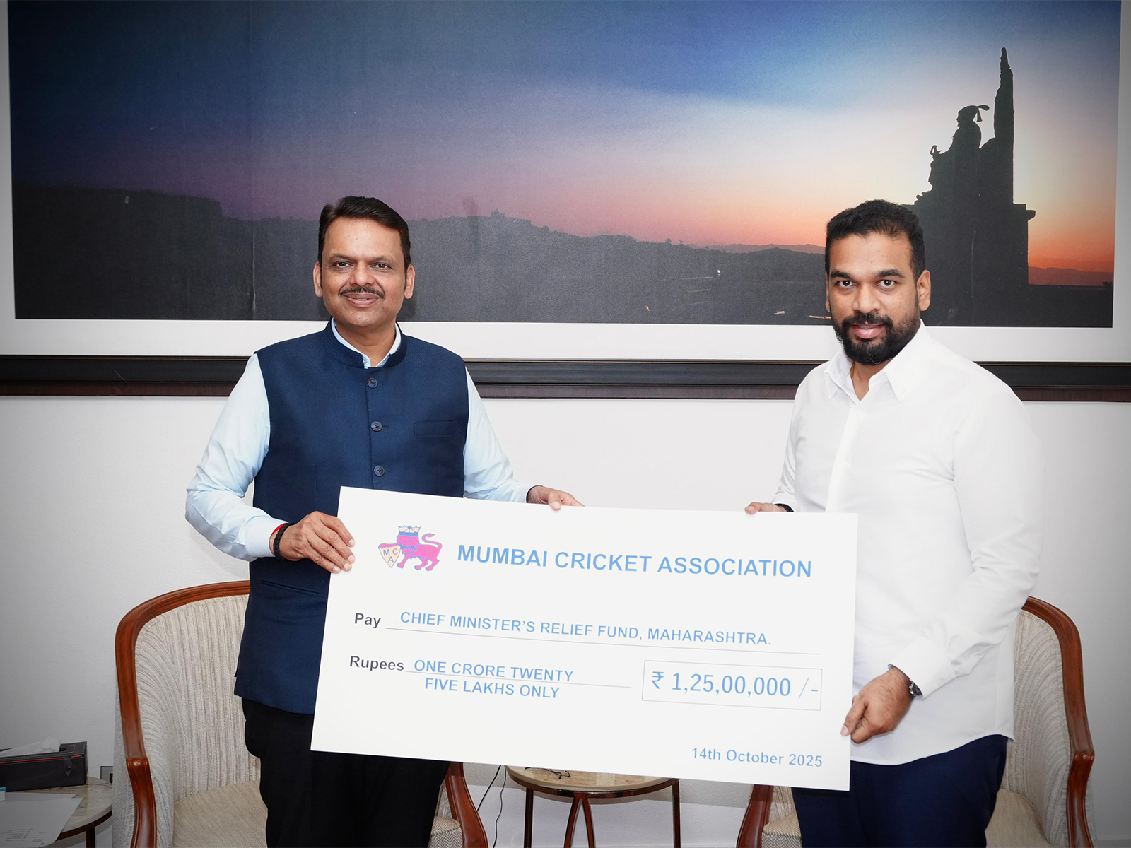 Chief Minister of Maharashtra, Devendra Fadnavis with MCA President Ajinkya Naik (Photo/MCA)