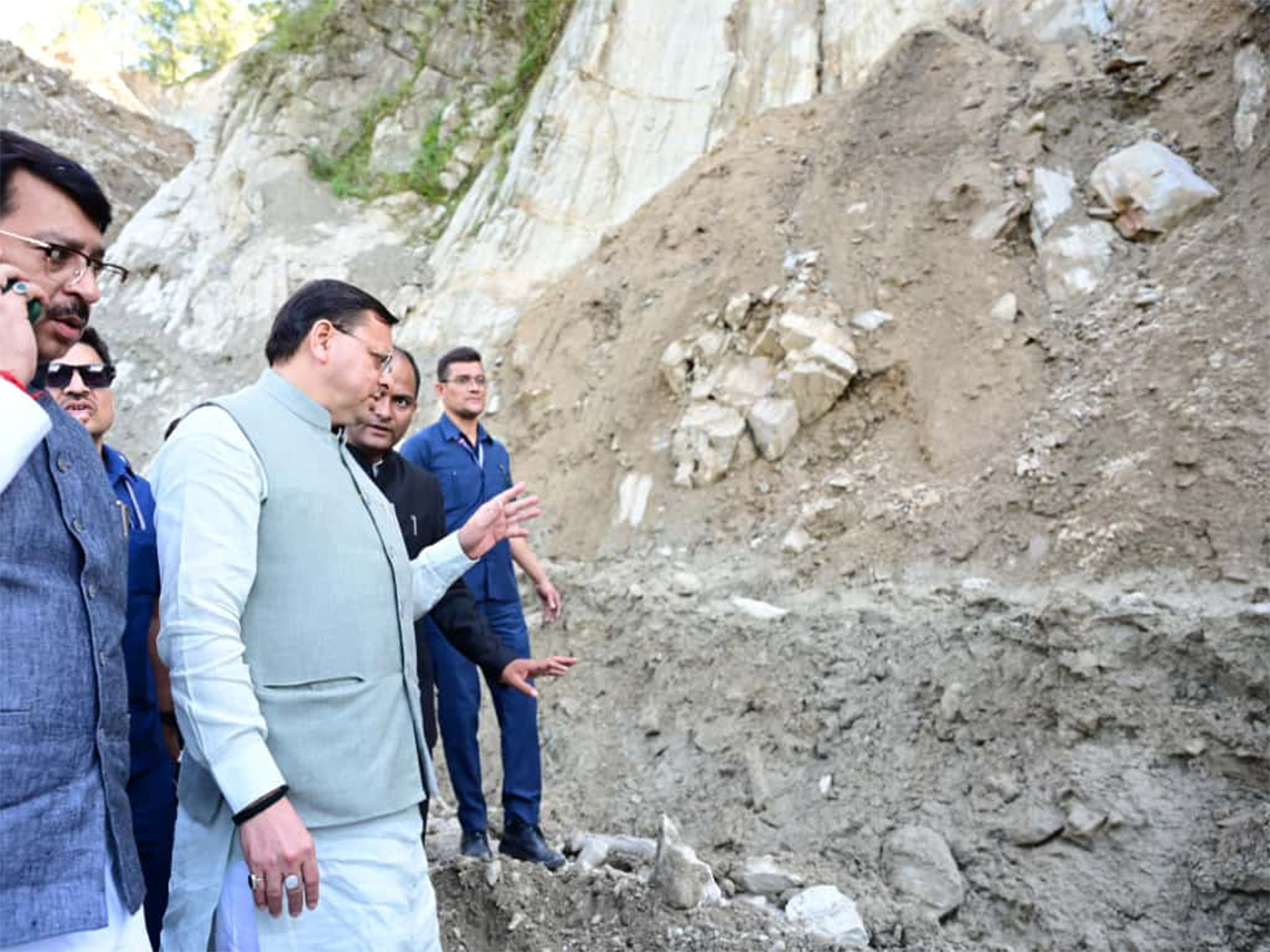 CM Dhami conducts on-site inspection of Swala danger zone on Tanakpur NH in Champawat (Photo/Uttatakhand CMO)