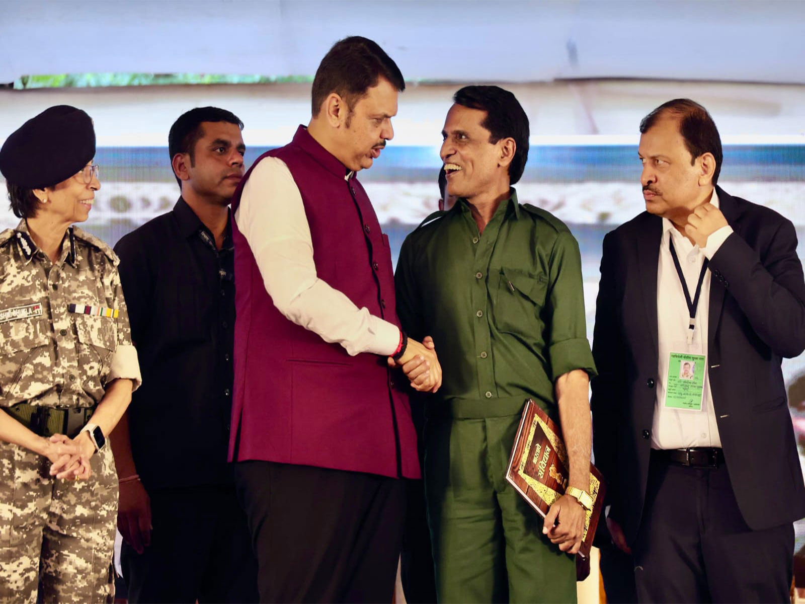 Venugopal Rao surrenders before Maharashtra CM Fadnavis (Photo: Maharashtra CMO)