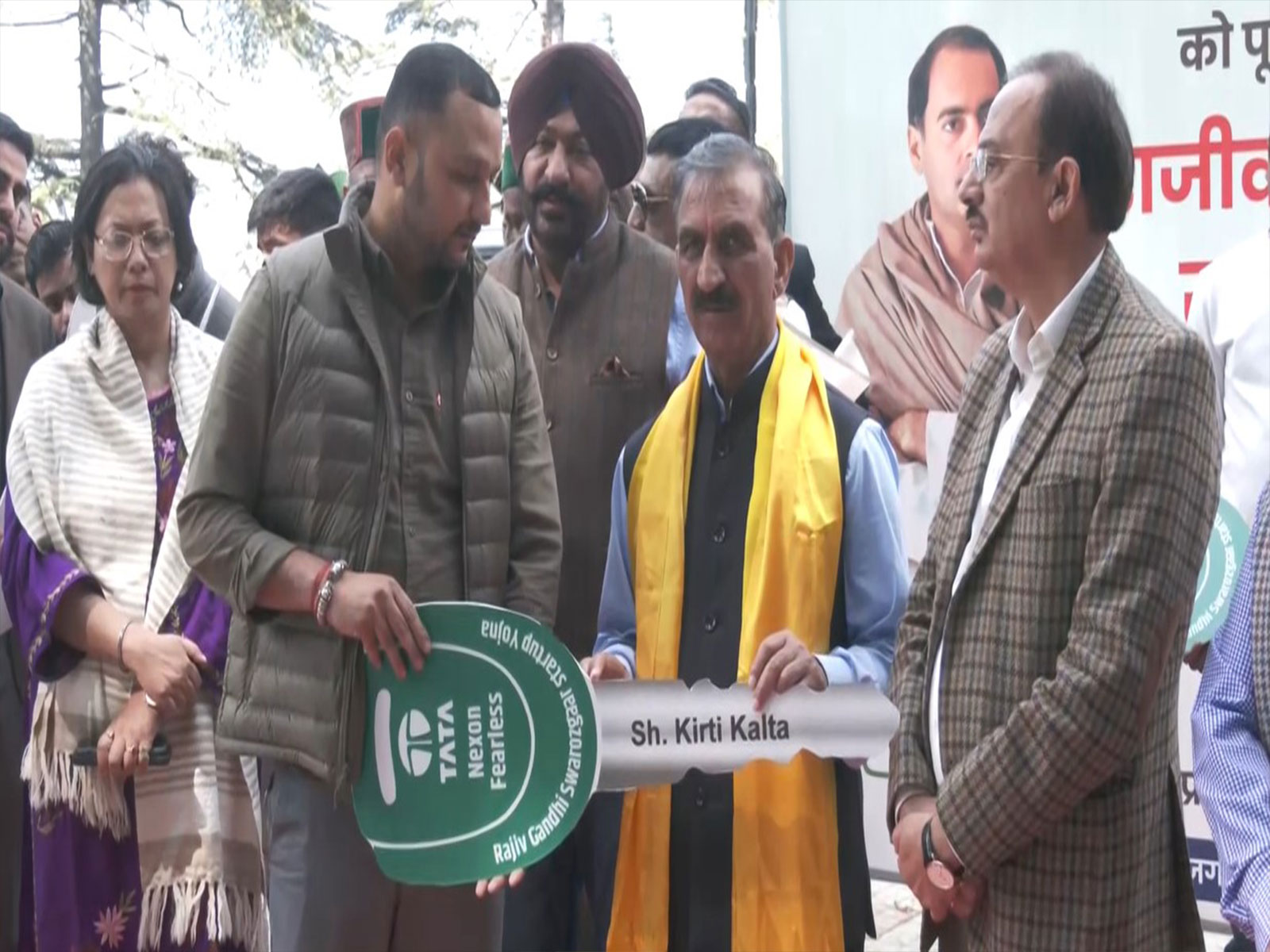 Himachal Pradesh Chief Minister Sukhvinder Singh Sukhu launches fleet of electric taxis (Photo/ANI)