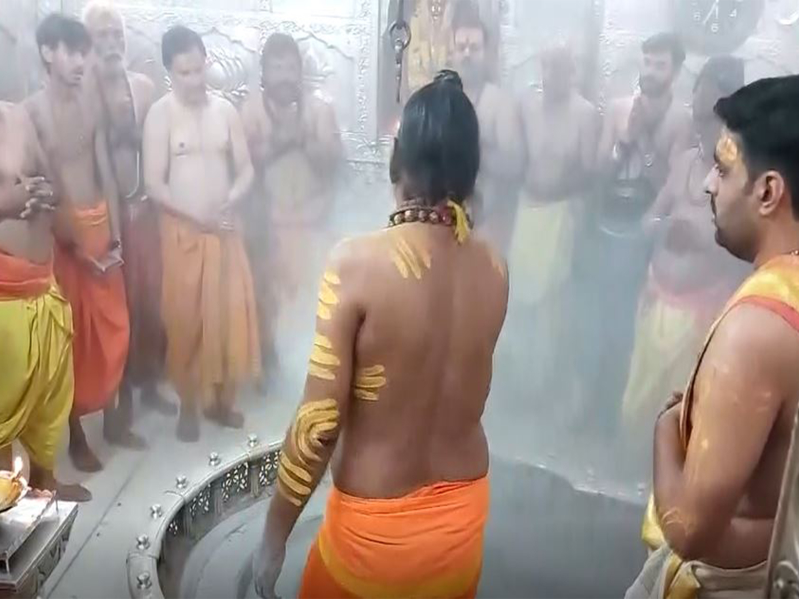 Bhasma Aarti performed at the Mahakaleshwar Jyotirlinga Temple in Ujjain. (Photo/ANI) Bhasma Aarti performed at the Mahakaleshwar Jyotirlinga Temple in Ujjain. (Photo/ANI)